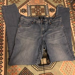 D. Jeans Skinny Jeans